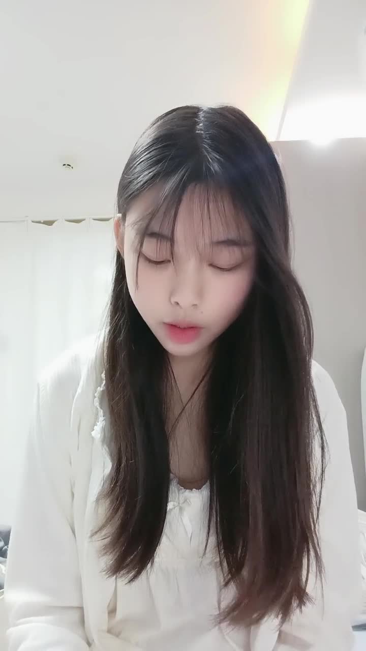 前凸后翘~发育超好的极品学生妹~【小草莓真好吃】道具自慰【13v】 (12)