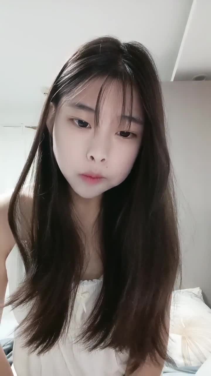 前凸后翘~发育超好的极品学生妹~【小草莓真好吃】道具自慰【13v】 (13)