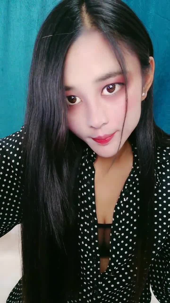 美艳御姐【小美狐】连体丝裤里丝~高跟劲爆脱衣舞~掰逼喷尿【10V】 (7)