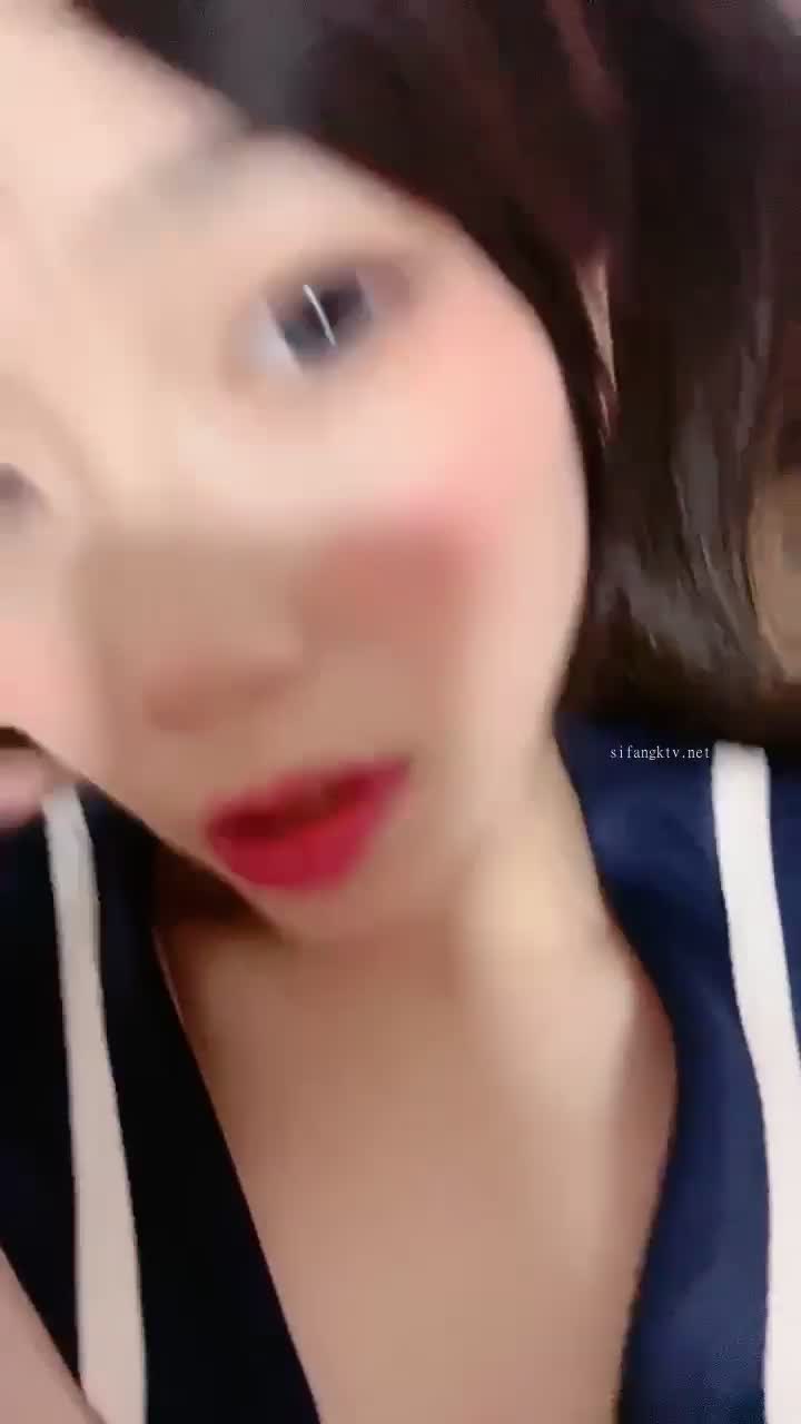 【甜甜呀】超甜美小学妹!~道具自慰~翻白眼~喷水!【18v】 (11)