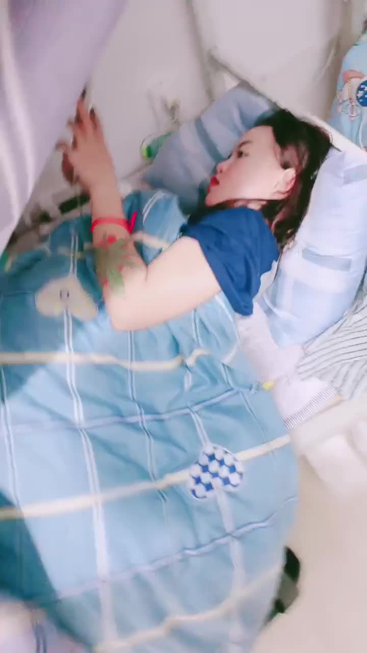 宿舍集体淫乱【大魔王女生宿舍】美女多多~多位女神被干~轮流被操~粉嫩鲍鱼【63V】 (13).MP4