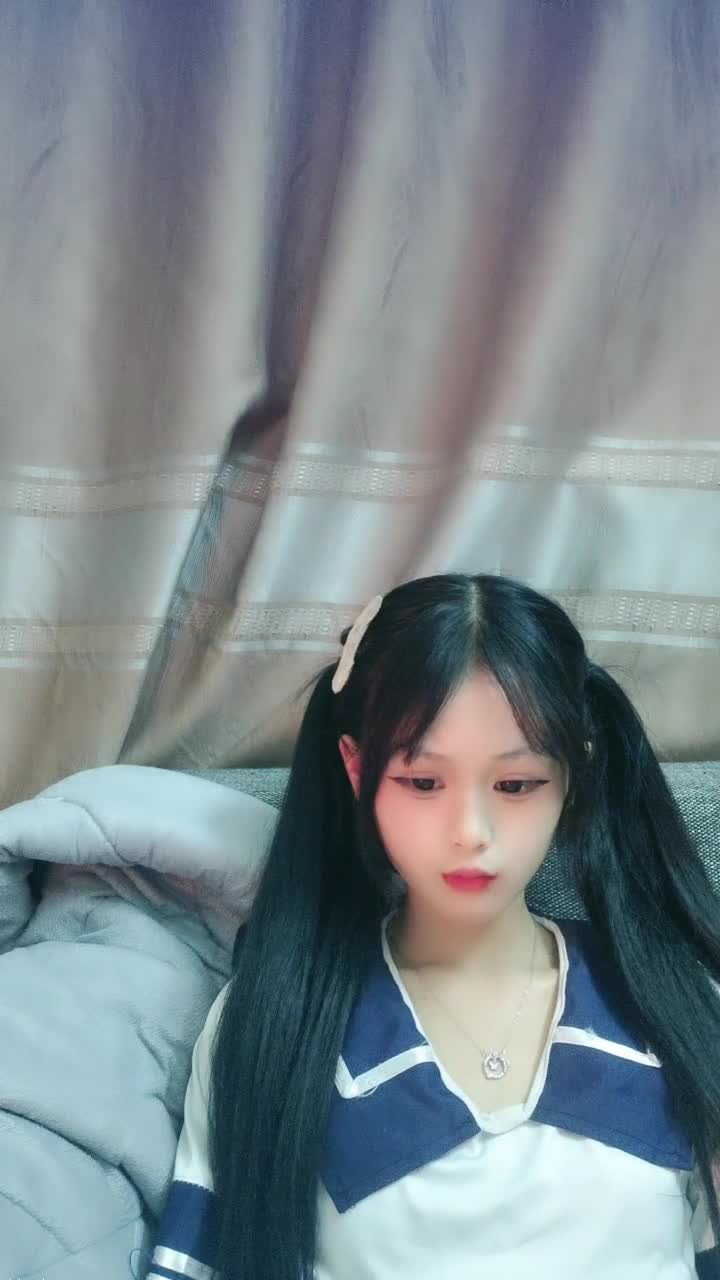 刚成年的小妹妹【小易的so啵啵】骚舞诱惑~扣穴自慰 【21V】 (20)