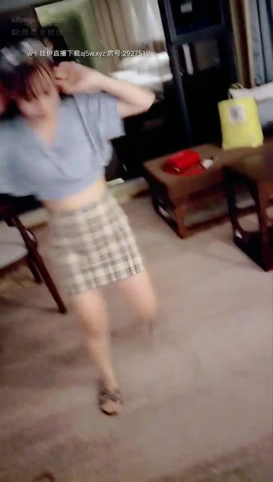 【秋香亲亲】两女一男~直播剧情~强奸乱伦等~撸点多多刺激你【49V】 (45)