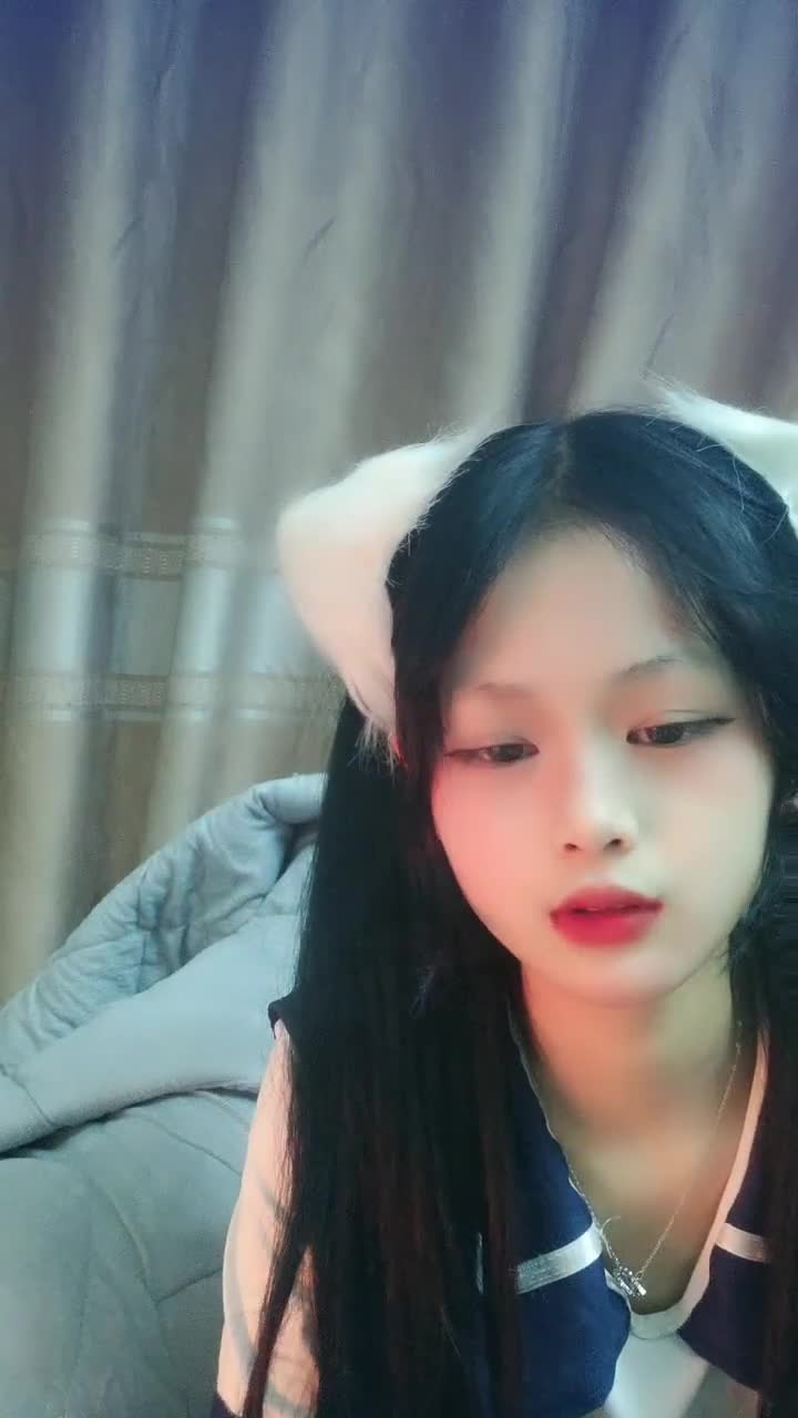 刚成年的小妹妹【小易的so啵啵】骚舞诱惑~扣穴自慰 【21V】 (19)