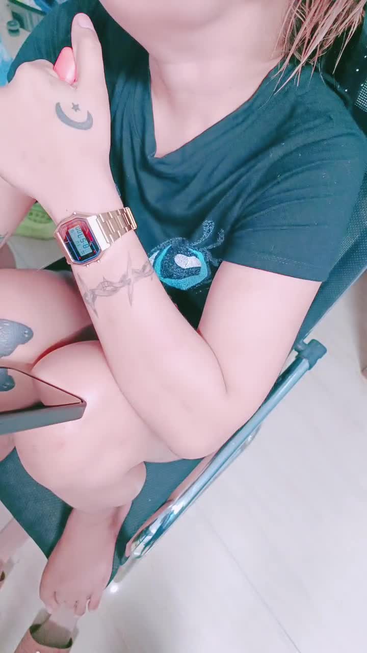 宿舍集体淫乱【大魔王女生宿舍】美女多多~多位女神被干~轮流被操~粉嫩鲍鱼【63V】 (36).MP4