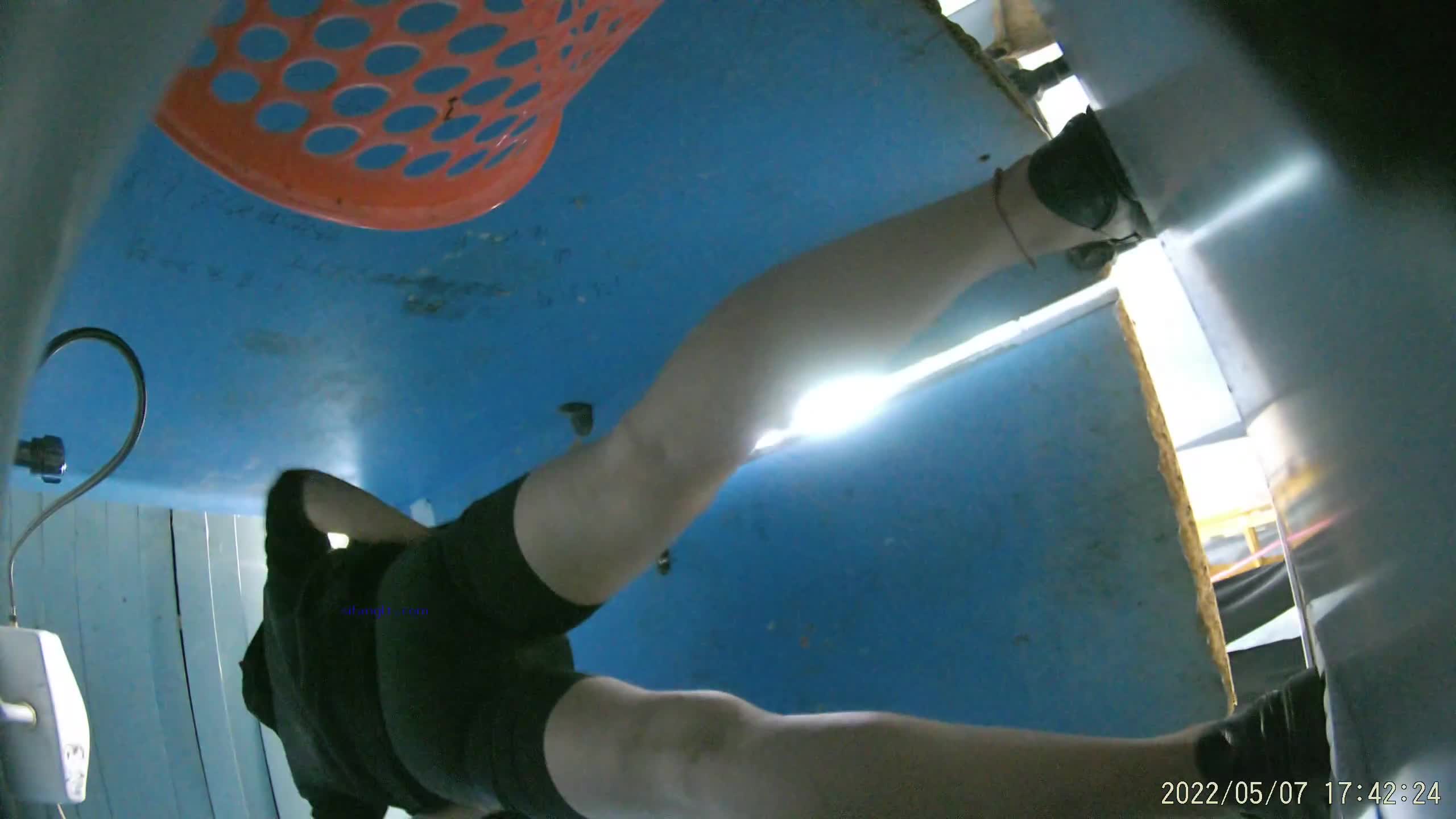 某房流出【商场女厕全景后拍】少妇 小姐姐 拉屎撒尿合集【296V】 (28)