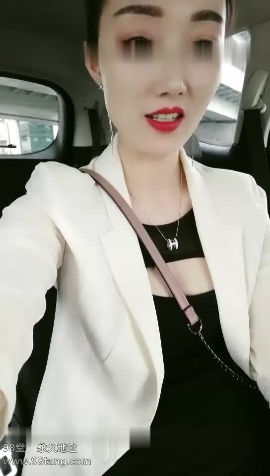 车震野战露出【浪逼淫妹】姐妹花露脸与大哥激情户外双飞，丝袜情趣刺激野战，吃著鸡巴抠著逼，开档丝袜各种体位轮流草两女【15v】 (4)