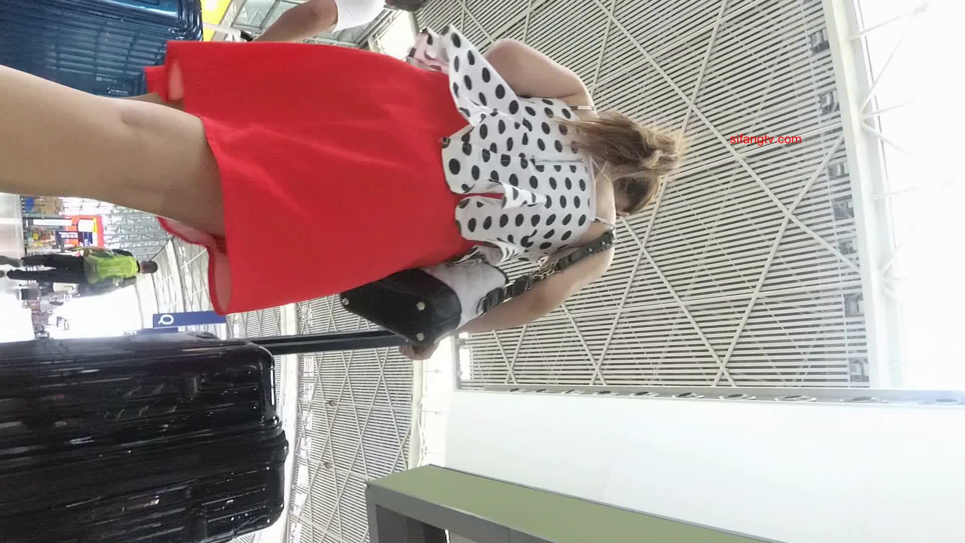 极品抄底 viss机场抄底系列 偷拍各种少妇嫩妹裙底【20v】 (16)