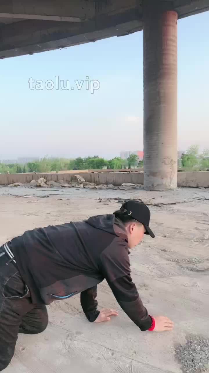 套路直播超高颜值女王❤️领主❤️跟着妈妈一起套着丝袜撸鸡巴 进行龟头责 玉足疯狂往贱狗嘴里怼【31V】 (30)