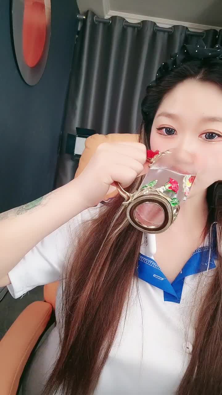 G奶尤物~P2【菲儿裸舞】奔放骚舞掰逼~醉酒姐妹互舔互慰【19V】 (15).MP4