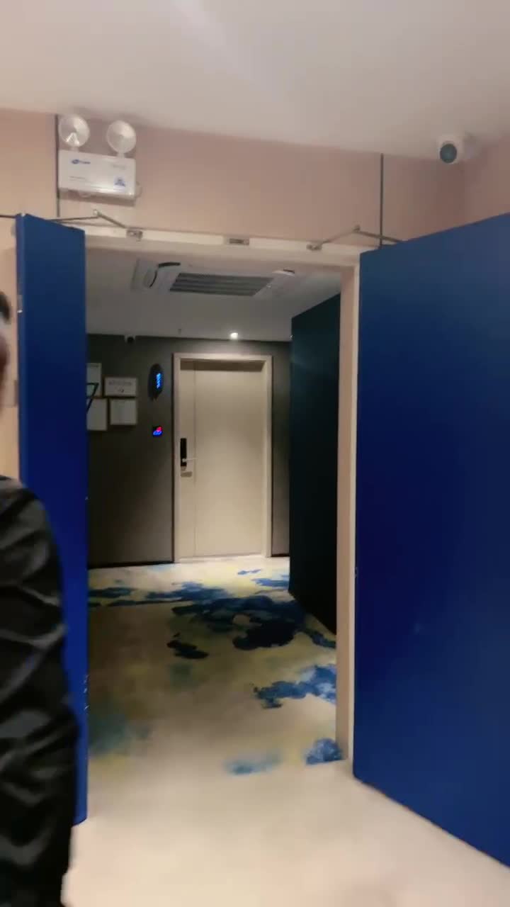 套路直播超高颜值女王❤️领主❤️跟着妈妈一起套着丝袜撸鸡巴 进行龟头责 玉足疯狂往贱狗嘴里怼【31V】 (6)