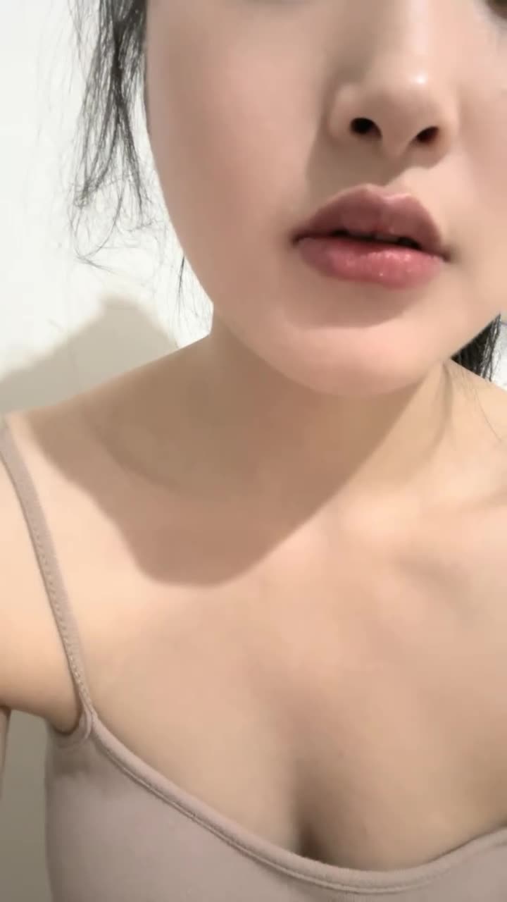 山区学姐【小陈陈】极品美乳~夜间户外~掰穴自慰~~喷水【60V】 (33)