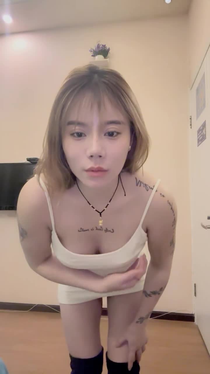 G奶超市收银员【欣欣月儿】部分门票房 极品美乳~骚舞~道具自慰狂插【37v】 (36)