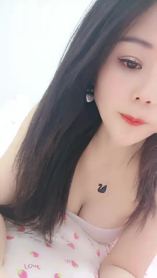 【伊水水】完美身材~奶子真的太美了~长腿丝袜~诱惑【10V】 (1)