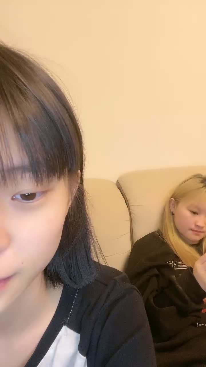 小屁孩下海黄播【萝莉酱酱】一脸稚气~全裸直播【21V】 (21)