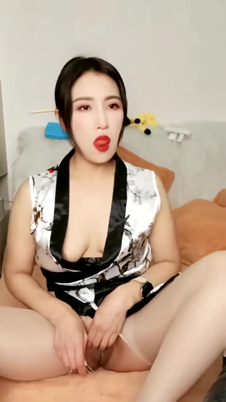 【神田咏美】道具喷水~无套内射~自慰喷水~性爱椅【28V】 (27)