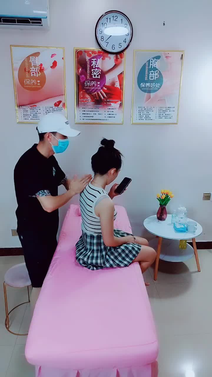 【姑娘你好骚呀】瘦骨仙按摩男糟蹋多位小姐姐 【22V】 (17)