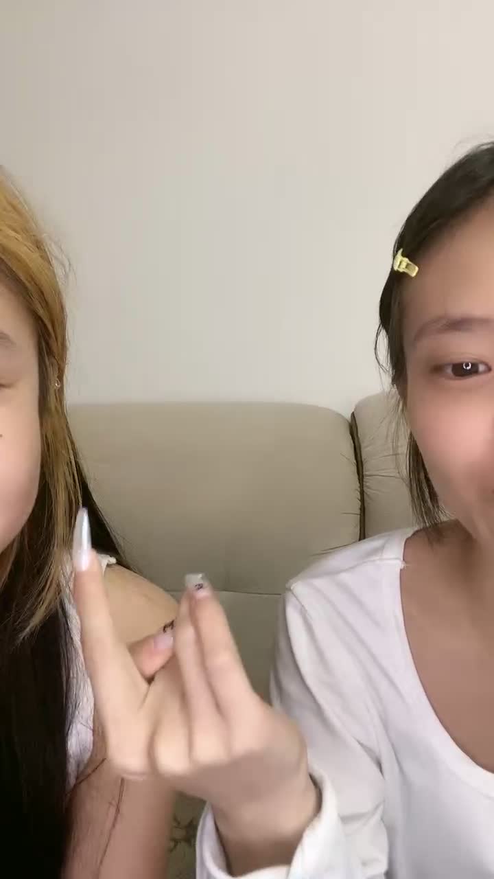 小屁孩下海黄播【萝莉酱酱】一脸稚气~全裸直播【21V】 (18)