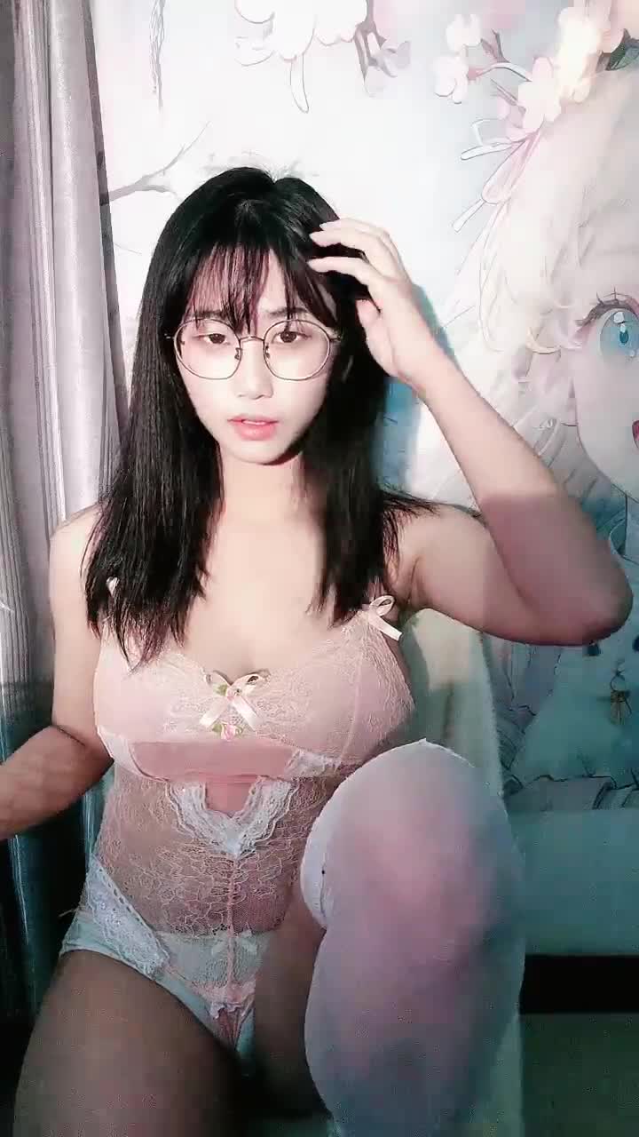 爆乳清纯妹~丝袜诱惑【酸奶不吃甜】抖奶骚舞！【13v】 (12)