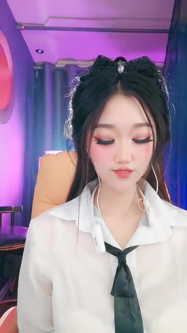 超劲爆裸舞【菲儿裸舞】专业大咪咪热舞~美乳沫奶油~姐妹双人舞【16V】 (16)