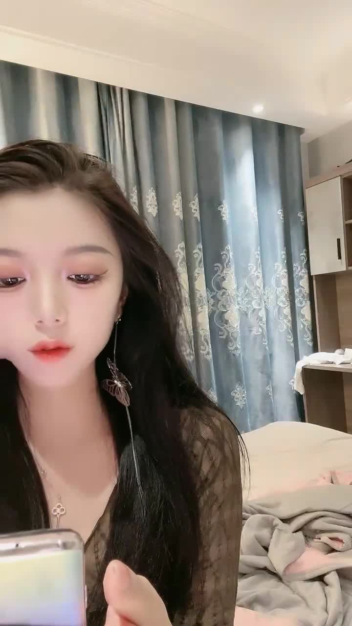 超人气女神【这女孩好看】人气女神回归~无套啪啪~掐脖骑操~口爆【20V】 (12)