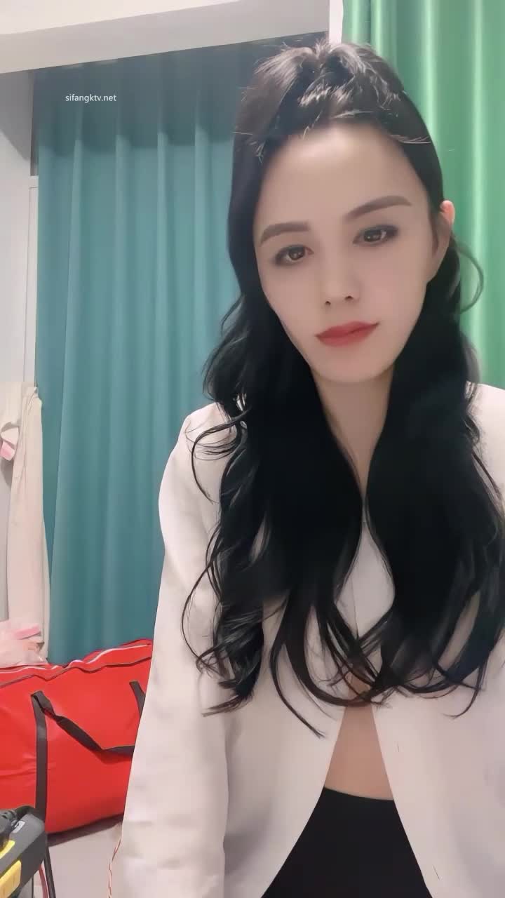 【一支酸奶】御姐范~情趣装渔网袜~道具~揉奶掰穴特写【22V】 (9)