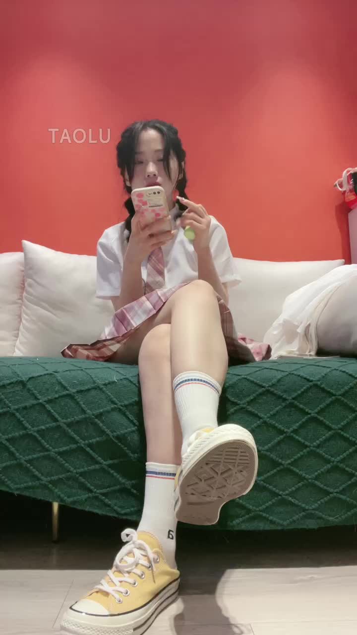 套路直播高颜值御姐型女王❤️晚晚❤️ 红绿灯大富翁 寸止榨精 盯射 强制连续龟头责 扑克榨汁 牛仔裤肉丝连榨【34V】 (30)