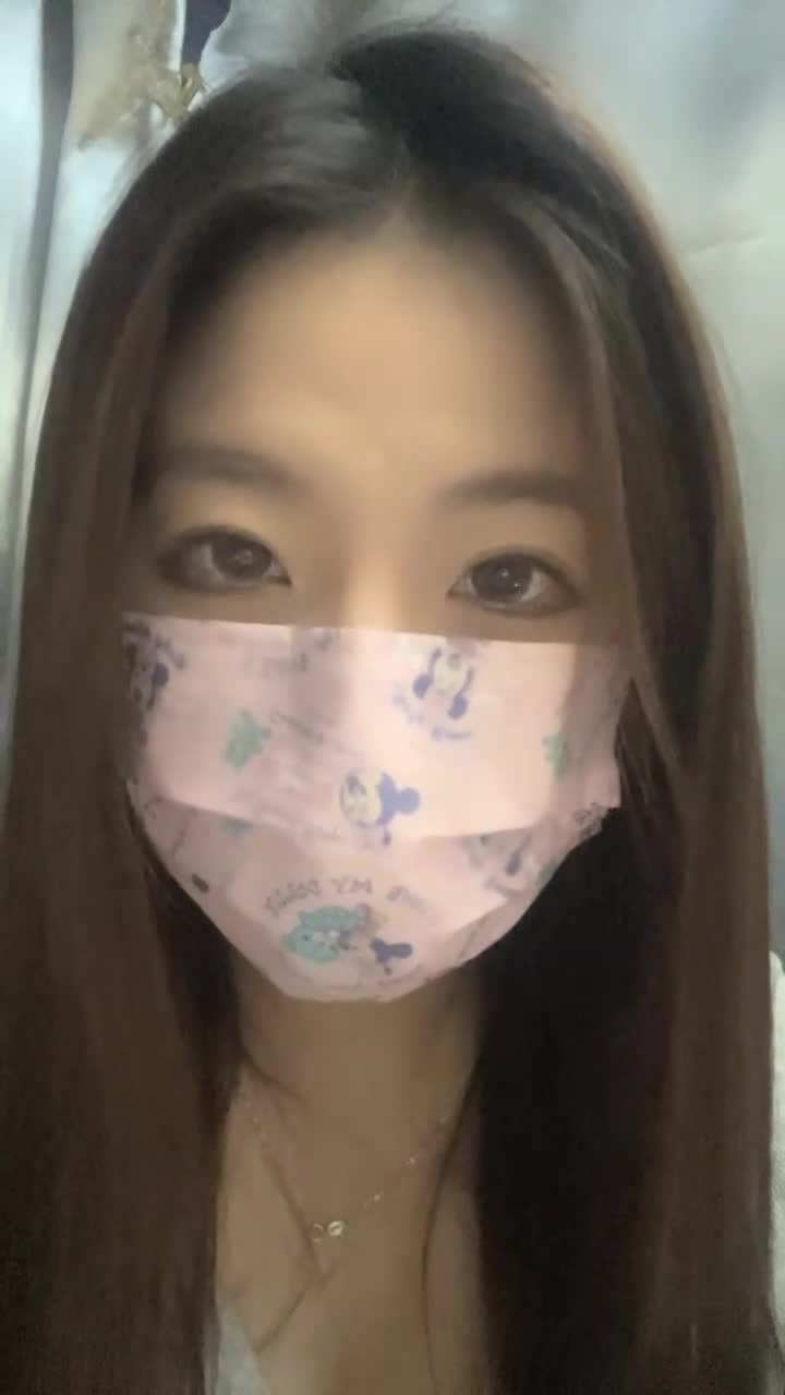 绿播女神下海！【小贝贝不睡觉】部分密码房~宿舍揉奶自慰 跳弹道具狂震~【44v】 (27)