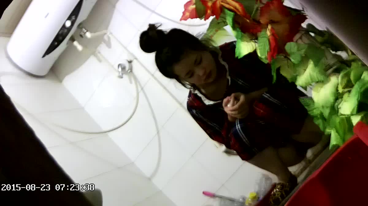 卫生间偷拍 女生背刺室友 偷拍宿舍闺蜜卫生间洗澡更衣 尿尿生活日常【200v】 (99)