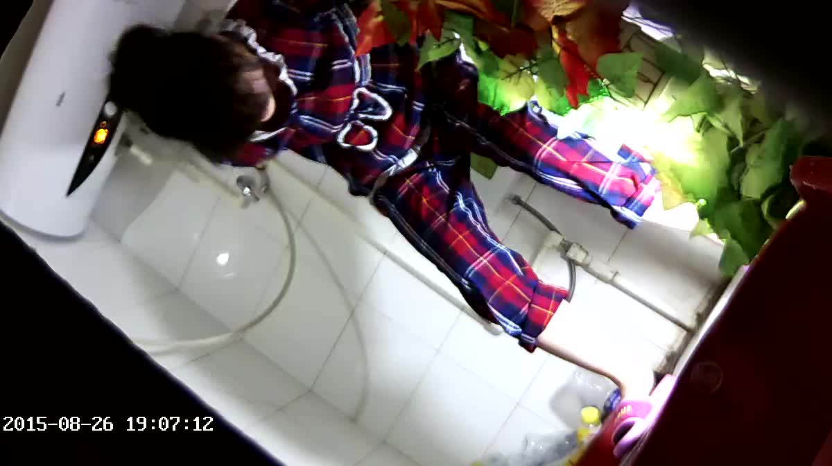 卫生间偷拍 女生背刺室友 偷拍宿舍闺蜜卫生间洗澡更衣 尿尿生活日常【200v】 (170)