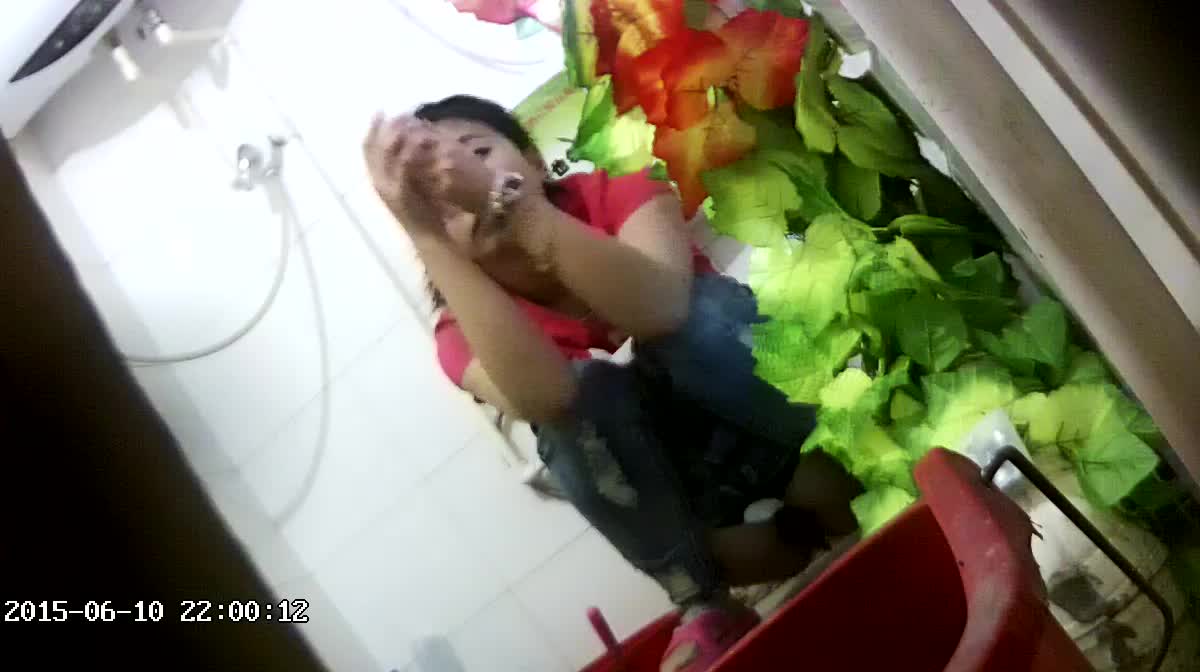 卫生间偷拍 女生背刺室友 偷拍宿舍闺蜜卫生间洗澡更衣 尿尿生活日常【200v】 (240)