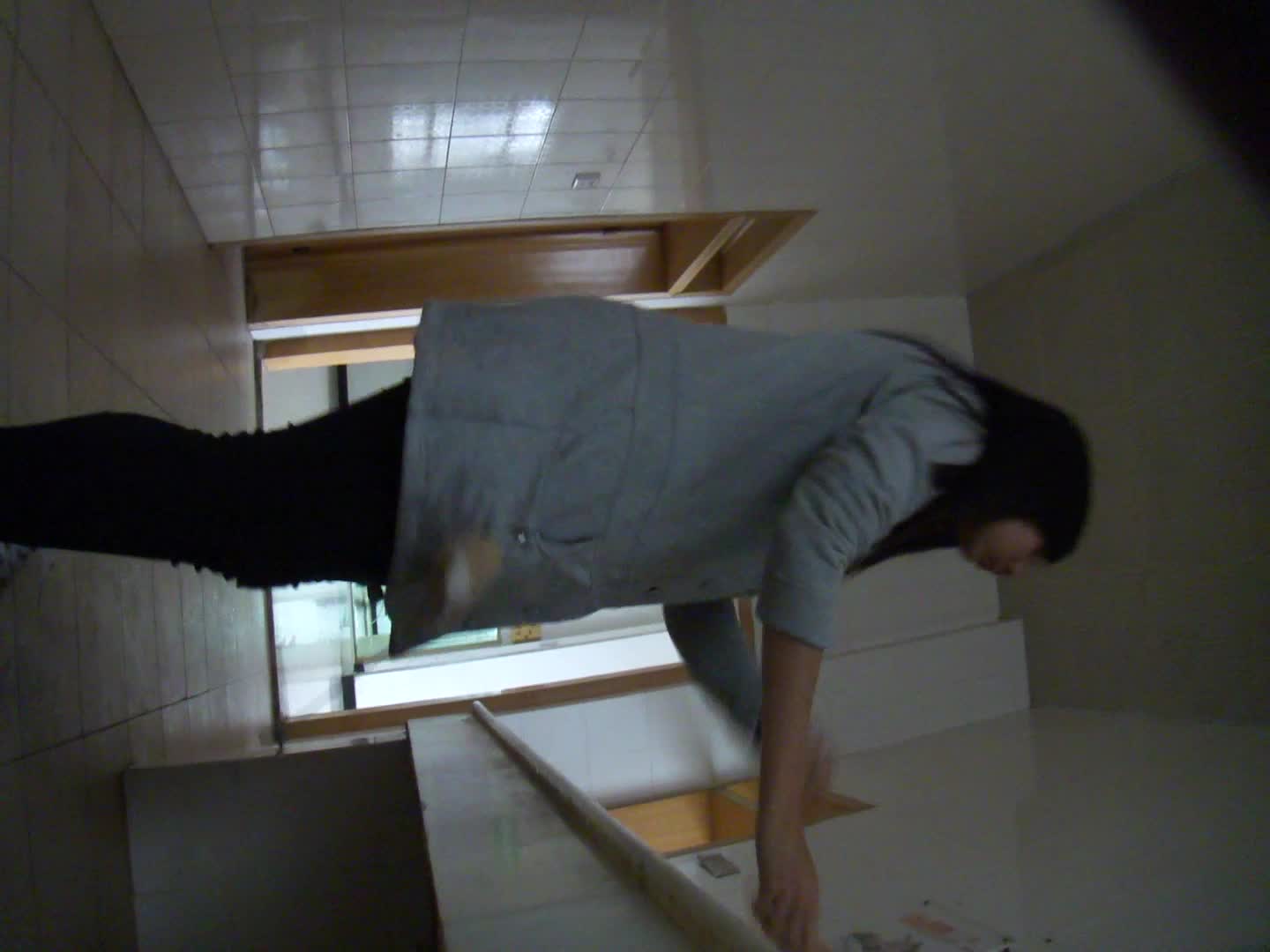 Qian-P系列 商场厕拍合集，超清特写 阴毛阴唇清晰可见 好多高颜值 白领 学生妹【600v】 (1)