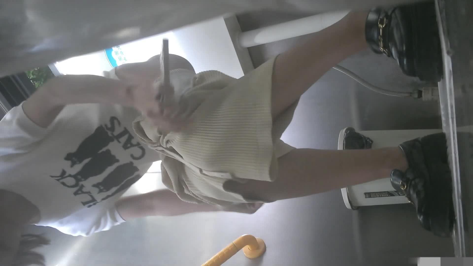 众多极品视频整理厕拍  小逼嘘嘘  各种肥美鲍鱼【140V】 (39)