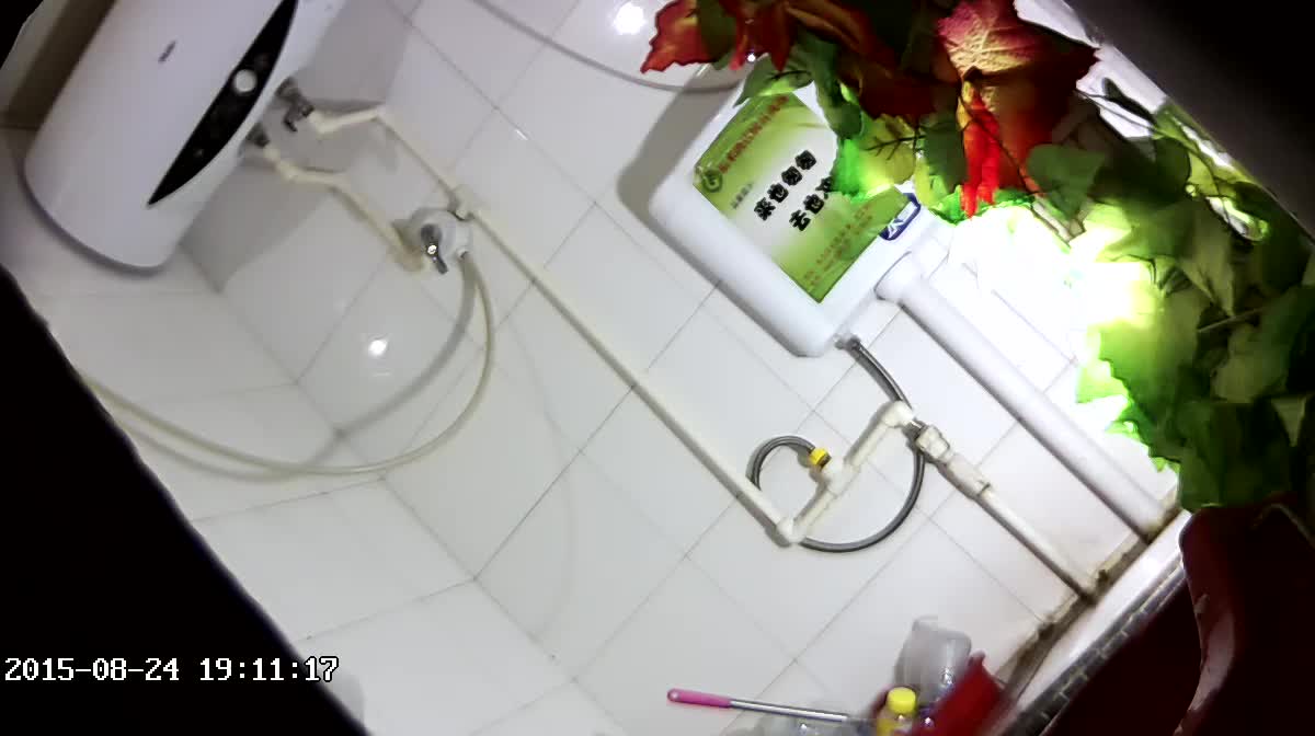 卫生间偷拍 女生背刺室友 偷拍宿舍闺蜜卫生间洗澡更衣 尿尿生活日常【200v】 (172)