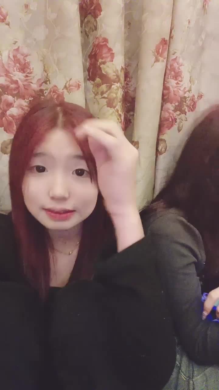 俩位校花女同【小灰灰】互玩~自慰【35v】 (6)