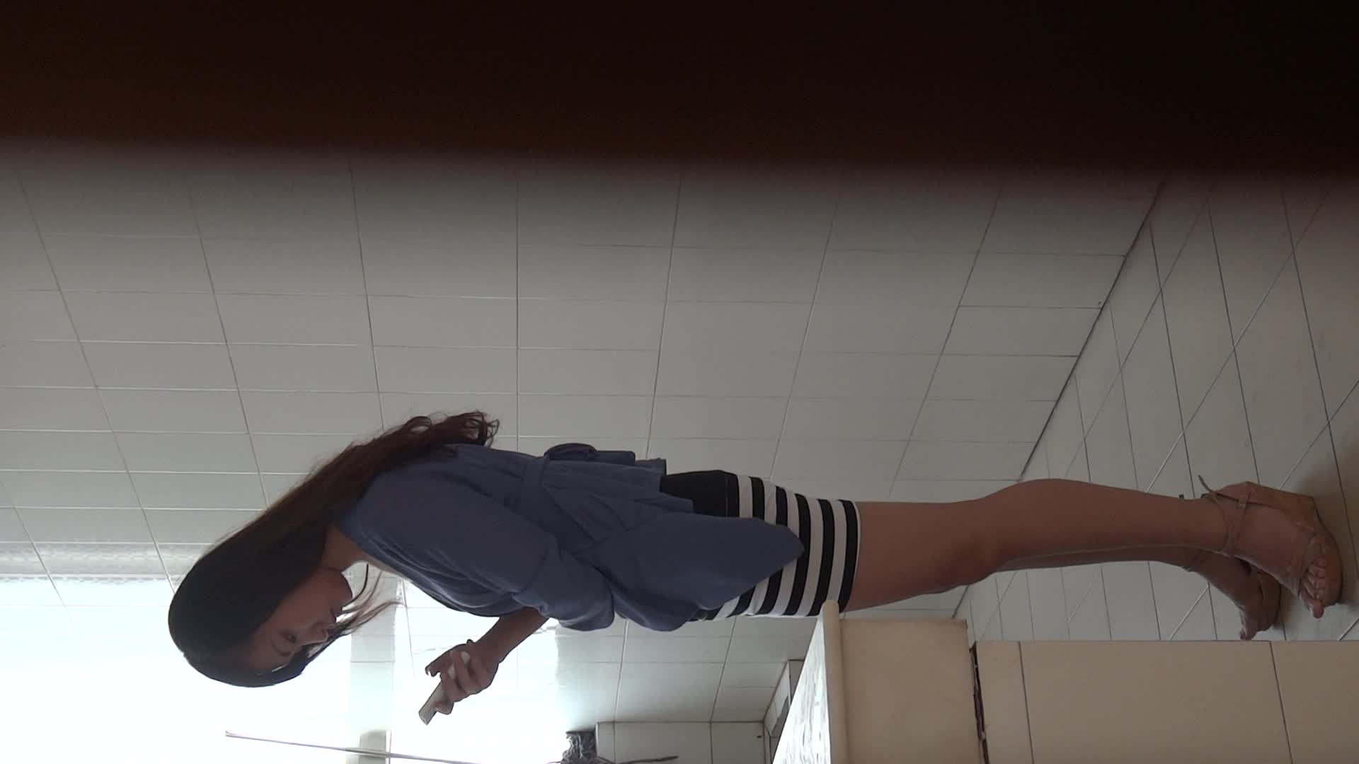 Qian-P系列 商场厕拍合集，超清特写 阴毛阴唇清晰可见 好多高颜值 白领 学生妹【600v】 (1)