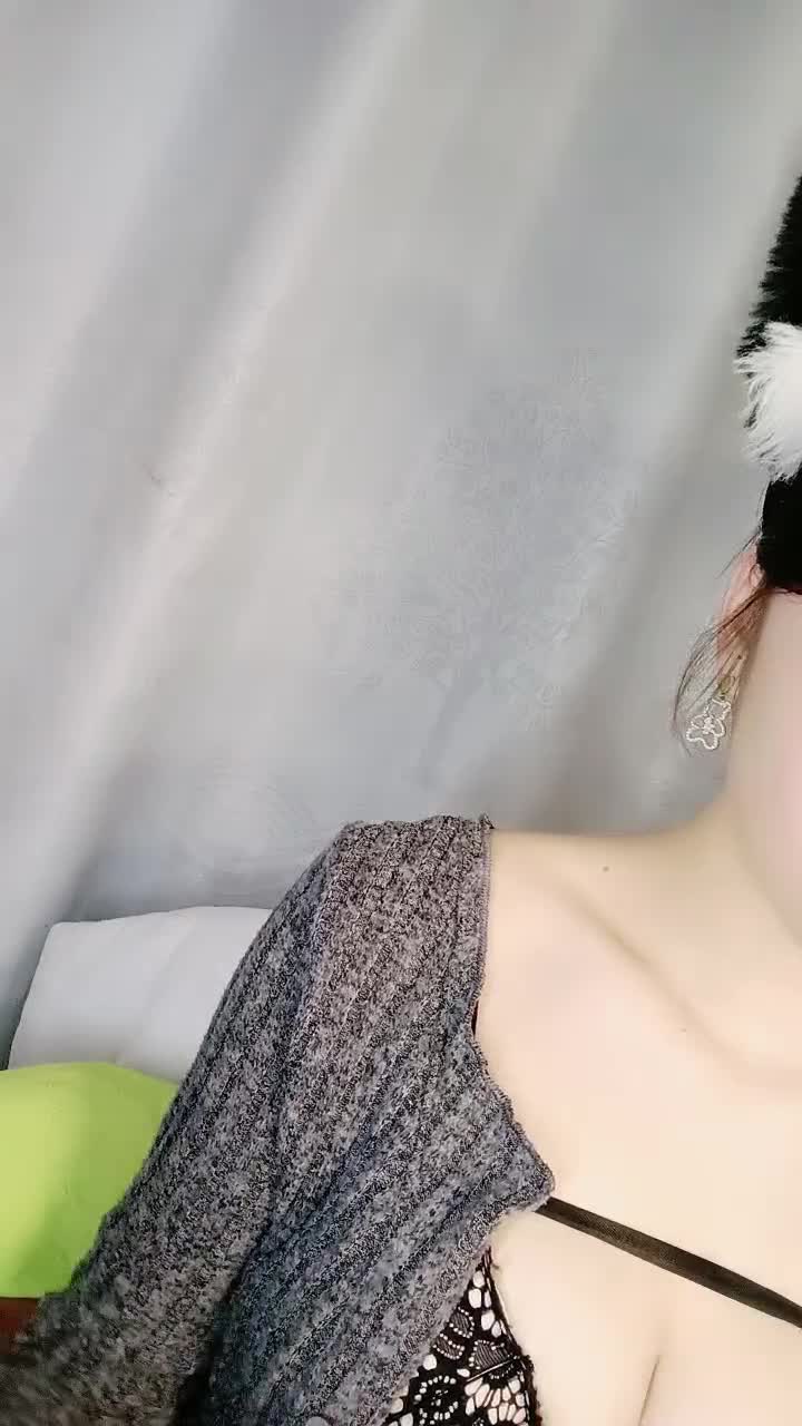 绿播【哺乳期下海】性感丝袜美臀~抖臀勾引~情趣制服【20V】 (16)