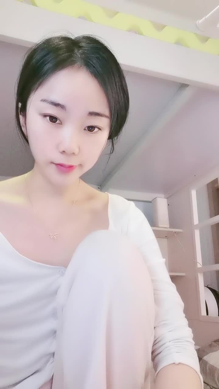 绿播【01年毛毛】性感黑丝~骚舞扭动~揉胸聊骚【18V】 (17)