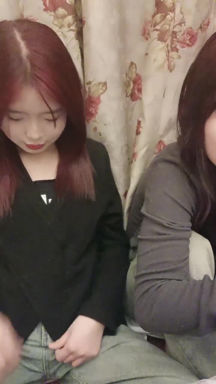 俩位校花女同【小灰灰】互玩~自慰【35v】 (9)