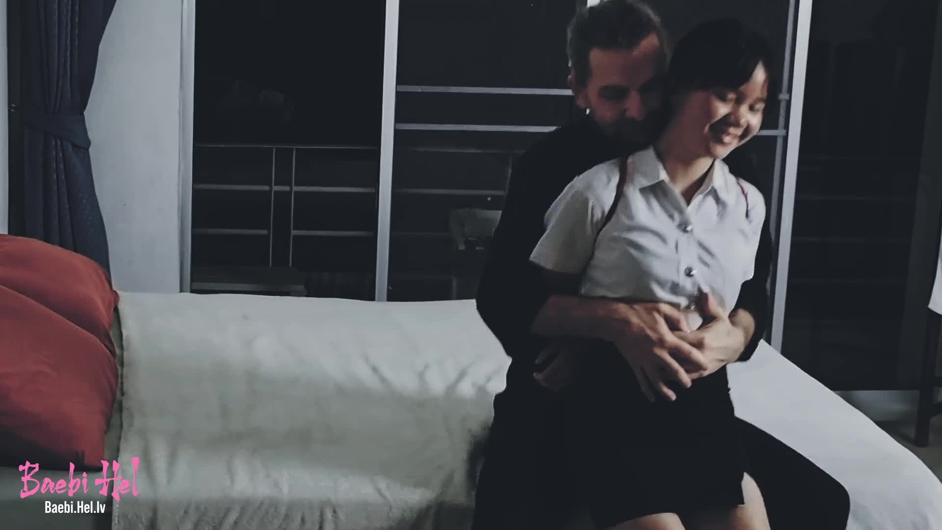 亚裔萝莉FlameHEL和外国大叔BDSM，道具捆绑强制高潮被活活操哭！【256v】 (105)