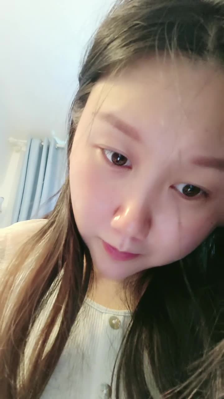 哺乳期宝妈喂奶【宝妈臭妹】下海赚奶粉钱~抠穴自慰~喷奶水【24v】 (24)