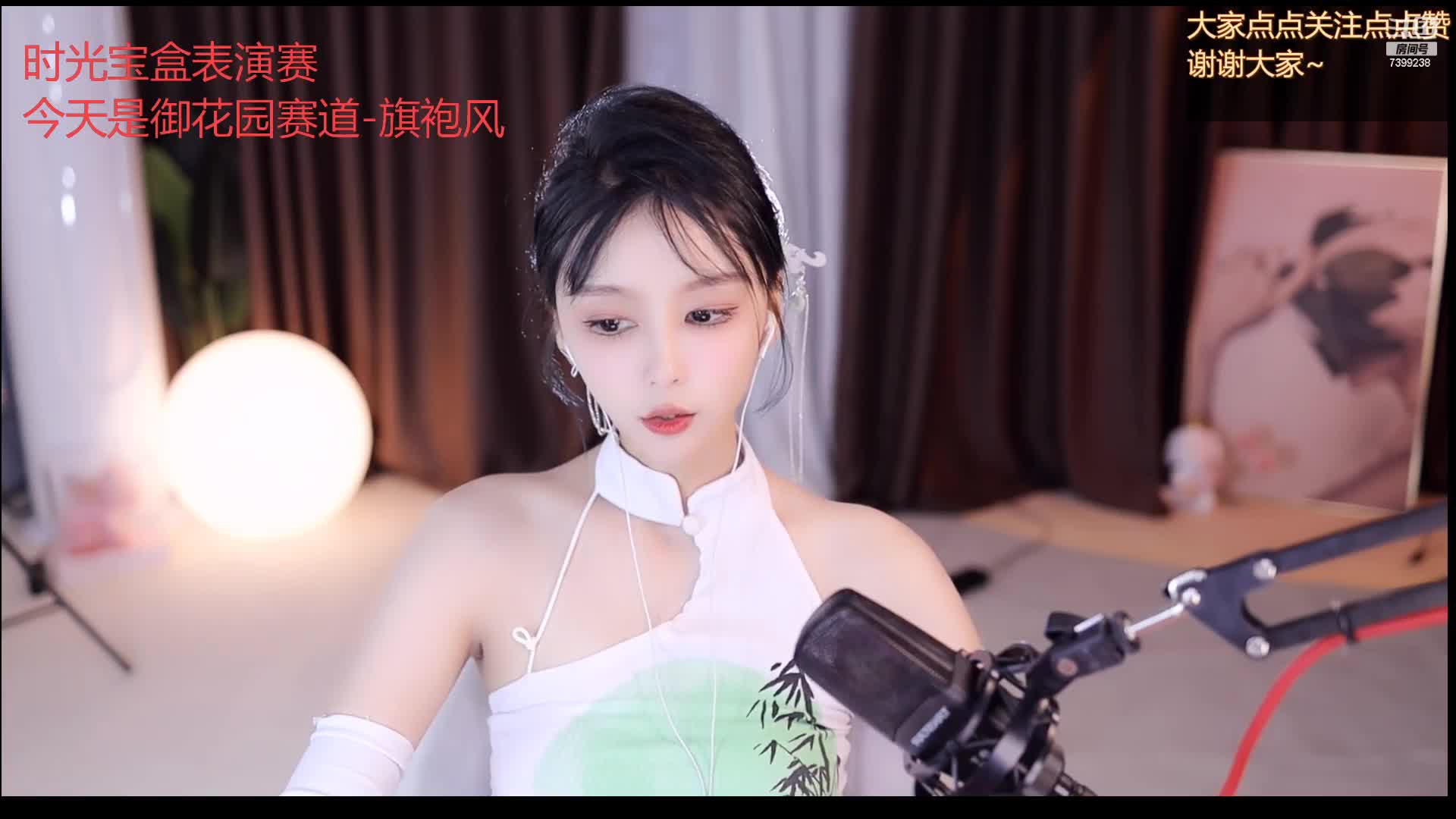 斗鱼主播【Rose肉阿】高价定制 情趣丁字疯狂揉胸欢音坐莲 漏毛艳舞【100V】 (131)