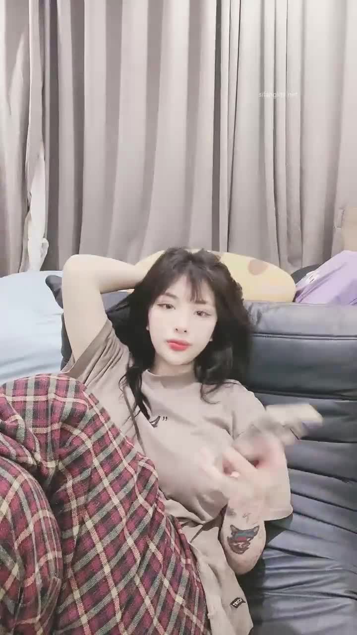 G奶尤物【大啵啵】原子级巨乳抖奶~道具自慰~粉逼~裸舞晃晕【16V】 (16)