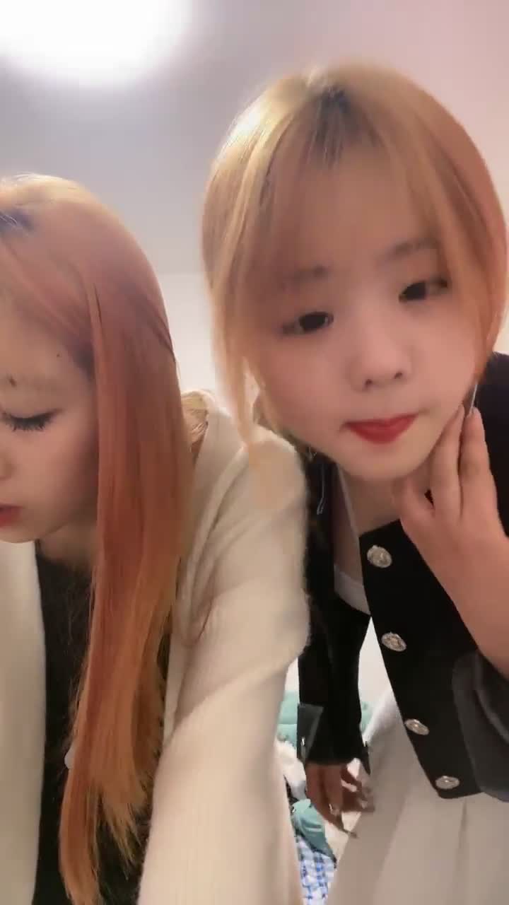 好几个精神小妹全裸摇摆勾引【Gia少女】脱光跳舞诱惑~全裸摇摆勾引~神魂颠倒【47V】 (20)