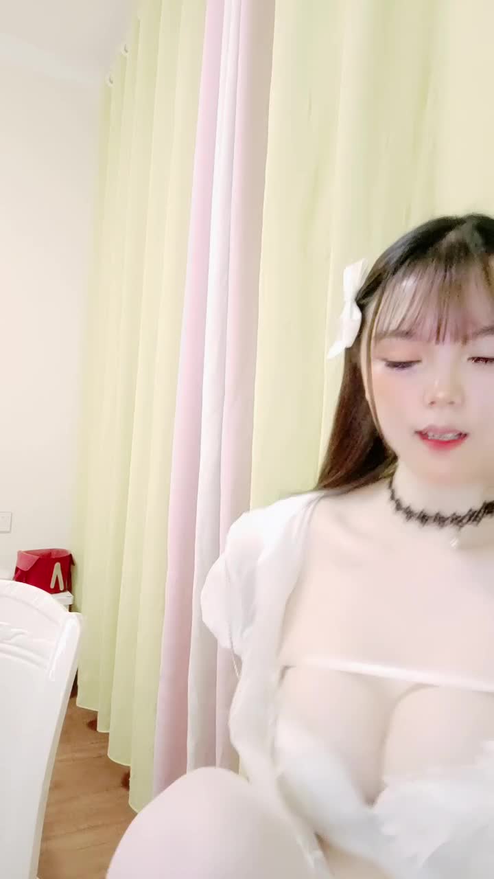 雪白大奶绿播【双倍快乐】性感双妹~抖胸聊骚【10V】 (6)