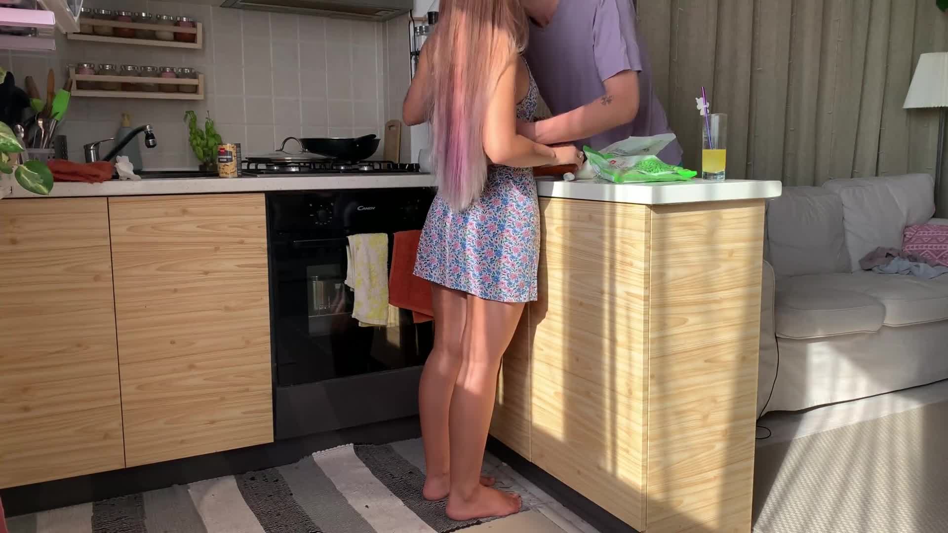 素人情侣一起做爱做饭❤️厨房乱七八糟 (ph62bed8d34dbf6)