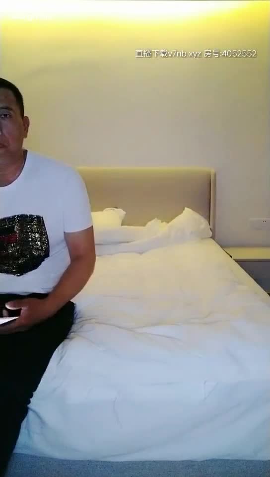 【格格女老板】风骚的嫂子风韵犹存户外勾搭各式各样大秀啪啪 【50V】 (6)