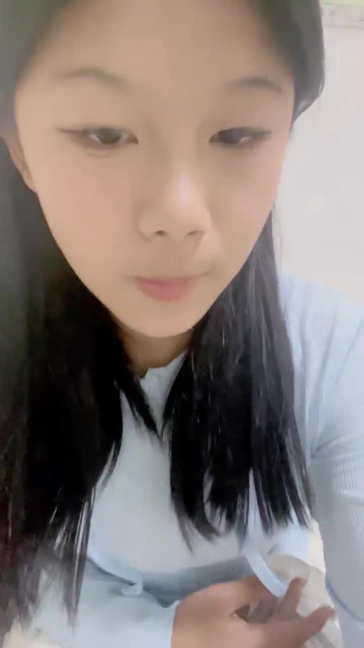 【乐盈】可爱学妹~全裸骚舞~掰穴柔逼~道具自慰~流浆【10V】 (9)