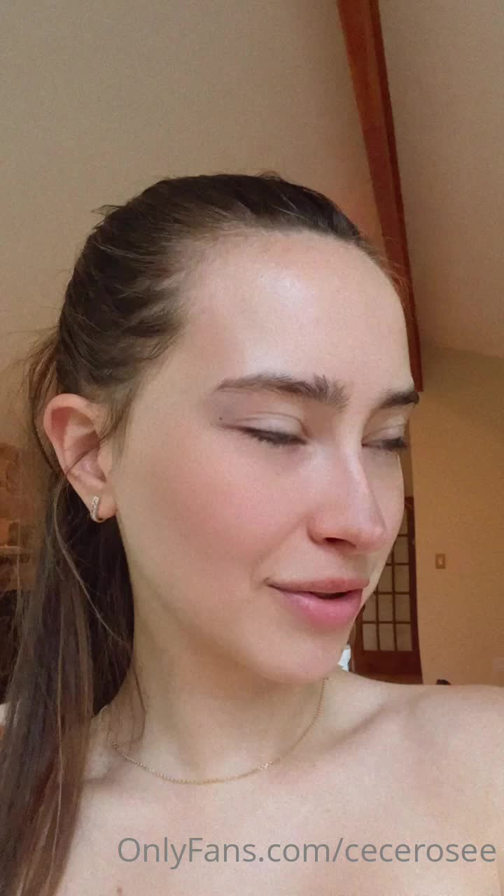 【自整理】阿嘿颜小母狗的胸前有一对大白兔，啪啪啪的时候还会蹦蹦跳跳的真可爱！【373V】 (56)