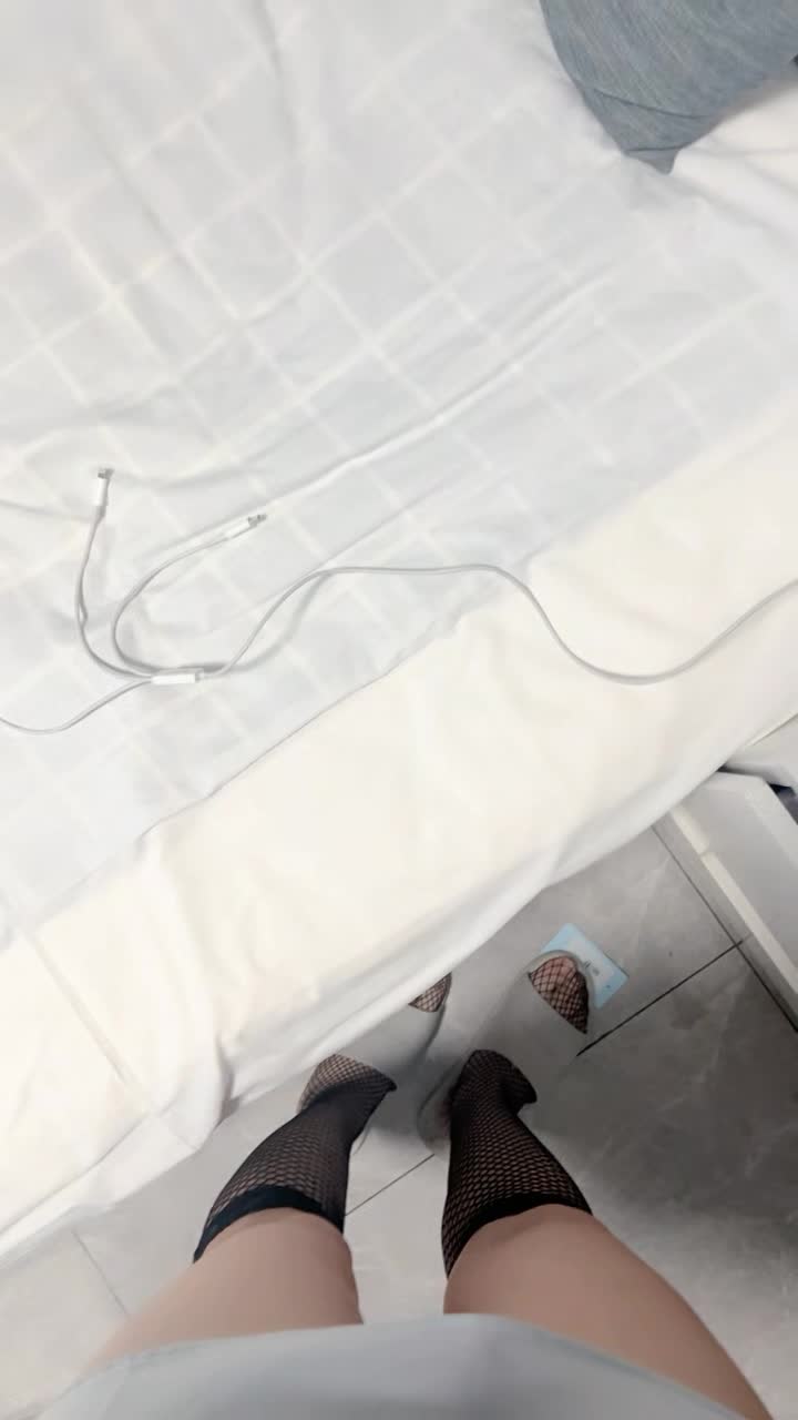 【黛西老师】公交商场 公厕网吧露出~足浴店精油按摩 啪啪 1月最新合集 【80v】 (83)